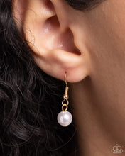 Load image into Gallery viewer, Painted Pageantry - Green necklace Box 6