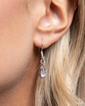 Load image into Gallery viewer, Beachy Baroness - White necklace D015