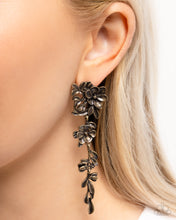 Load image into Gallery viewer, Generous Garden - Brass earring E015