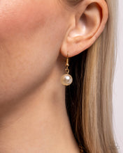 Load image into Gallery viewer, Angelic Arrangement - Gold necklace A073