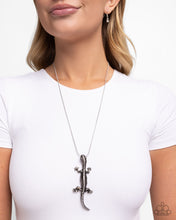 Load image into Gallery viewer, Salamander Statement - Black necklace E069