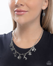 Load image into Gallery viewer, Storyteller Sheen - Silver necklace D076