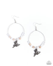 Load image into Gallery viewer, Saddle Showcase - White earring D055