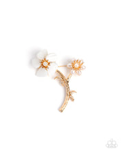 Load image into Gallery viewer, Blooming Boutonniere - Gold Brooch B110