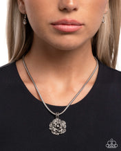 Load image into Gallery viewer, Passionate Petals - Silver necklace A081