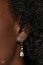 Load image into Gallery viewer, Lady In Waiting - silver necklace B094