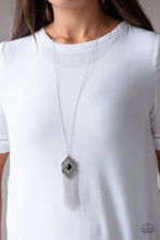 Load image into Gallery viewer, Work The ROAM - Black necklace E092