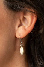 Load image into Gallery viewer, Rancho Roamer - White necklace 946