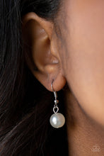 Load image into Gallery viewer, Miss Majestic - White necklace 945