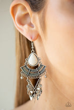 Load image into Gallery viewer, Vintage Vagabond - White earring F071