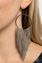 Load image into Gallery viewer, Streamlined Shimmer - Black earring BLACK DIAMOND EXCLUSIVE E017