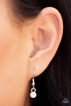 Load image into Gallery viewer, GLOW-trotting - White necklace B126