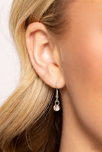 Load image into Gallery viewer, Stardust Saucer - White necklace A093