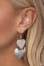 Load image into Gallery viewer, Charming Connection - White earring D034

