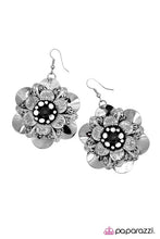 Load image into Gallery viewer, Midnight Garden - Black earring
