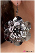 Load image into Gallery viewer, Midnight Garden - Black earring
