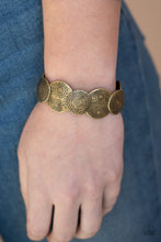 Load image into Gallery viewer, Pleasantly Posy - brass bracelet D033
