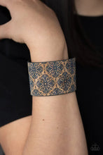 Load image into Gallery viewer, Cork Culture - blue urban snap bracelet C028
