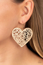 Load image into Gallery viewer, Fairest in the Land - Gold earring C029
