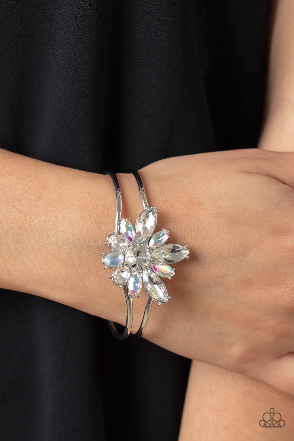 Chic Corsage - White bracelet C017