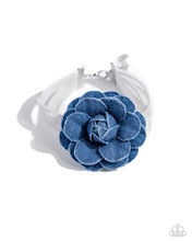 Load image into Gallery viewer, Garden Genre - White  bracelet G001
