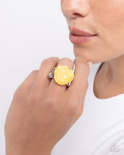 Load image into Gallery viewer, Top-SHELL Shine - Yellow ring Priority Box G027

