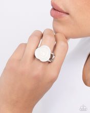 Load image into Gallery viewer, Top-SHELL Shine - White ring D062

