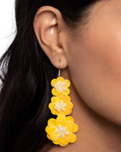 Load image into Gallery viewer, Beaded Bouquet - Yellow earring D042
