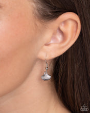 Load image into Gallery viewer, Opulent Ostentation - White necklace E017
