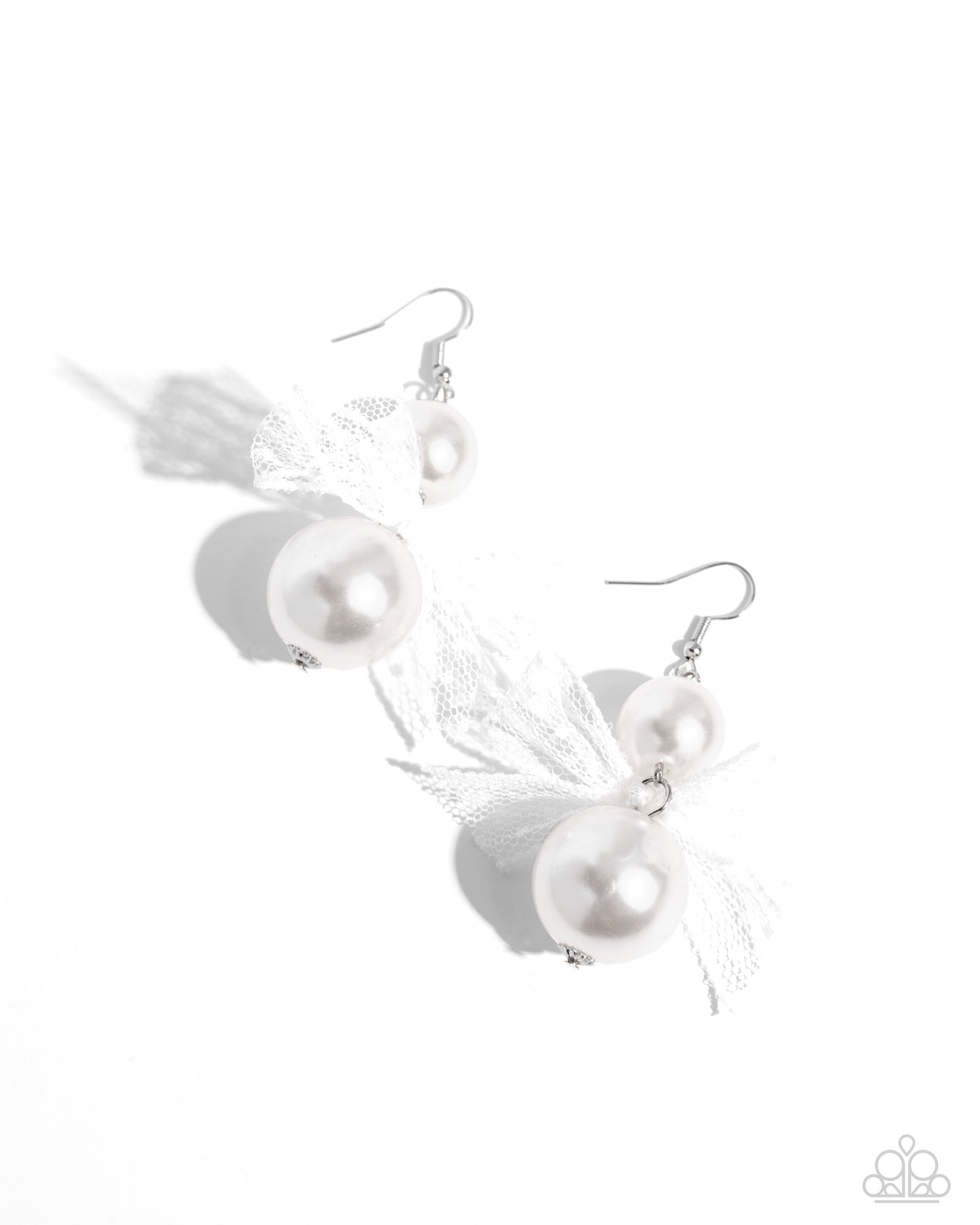 Elegance Ease - White earring B048
