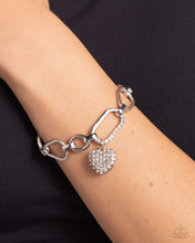 Load image into Gallery viewer, HEART Director - White bracelet Box 2
