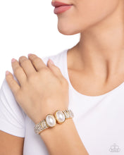 Load image into Gallery viewer, Balanced Brevity - Gold hinge bracelet E082
