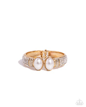 Load image into Gallery viewer, Balanced Brevity - Gold hinge bracelet E082
