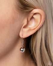 Load image into Gallery viewer, Beaming Beads - Silver necklace 943
