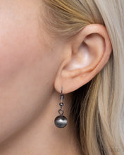 Load image into Gallery viewer, Contemporary Confidence - Green necklace D073
