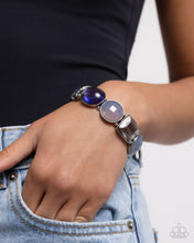 Load image into Gallery viewer, Glassy Generosity - Blue bracelet D016
