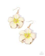 Load image into Gallery viewer, Floral Flavor - Gold earring D002
