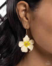 Load image into Gallery viewer, Floral Flavor - Gold earring D002
