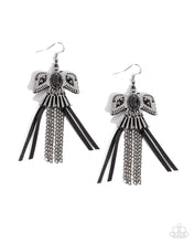 Load image into Gallery viewer, Southwestern Selfie - Black earring D085
