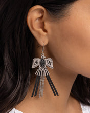 Load image into Gallery viewer, Southwestern Selfie - Black earring D085
