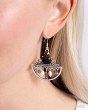 Load image into Gallery viewer, Metropolitan Majesty - Black earring D004
