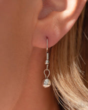 Load image into Gallery viewer, Fabricated Finesse - Black necklace C029
