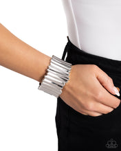 Load image into Gallery viewer, Warped Welding - Silver bracelet D057
