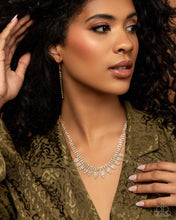 Load image into Gallery viewer, Piercing Passion - Gold necklace E016
