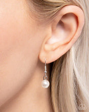 Load image into Gallery viewer, Pearl Pedestal - Blue Necklace F011
