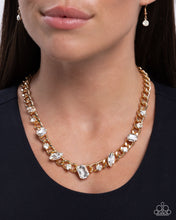 Load image into Gallery viewer, Pronged Perfection - Gold necklace E055
