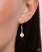 Load image into Gallery viewer, Pronged Perfection - Gold necklace E055
