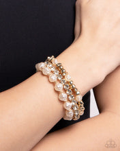 Load image into Gallery viewer, Fair Florals - Gold bracelet E019
