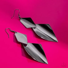 Load image into Gallery viewer, Skillfully Sheared - Black Earring D078
