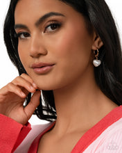 Load image into Gallery viewer, Carriage Chic - Gold hinge hoop D067
